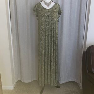 Ann Taylor Factory cap sleeve,Maxi Dress w/ Necklace.